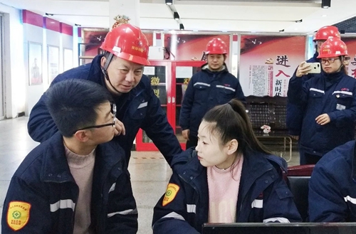 張忠華到雙環(huán)公司現(xiàn)場調研(圖1)