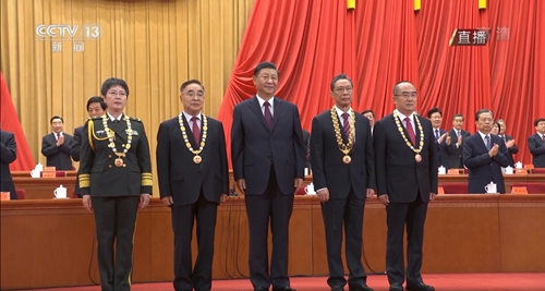 向抗疫英雄致敬！宜化集團組織收看全國抗擊新冠肺炎疫情表彰大會(圖1)