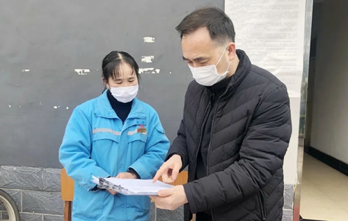 周金平先后到楚星公司、松滋肥業(yè)、實(shí)訓(xùn)基地和股份公司檢查疫情防控工作